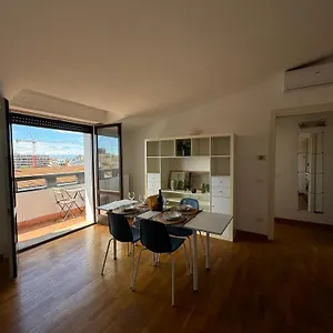 appartamento-isola-attico-con-balcone.italymilanhotels.net/